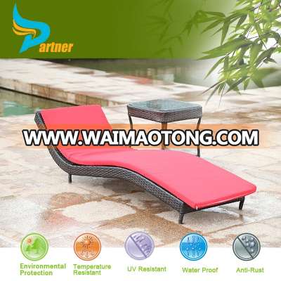 Wholesale Hot Sale Relaxing S Shape Curve Poly Rattan Sun Lounger with Coffee Table